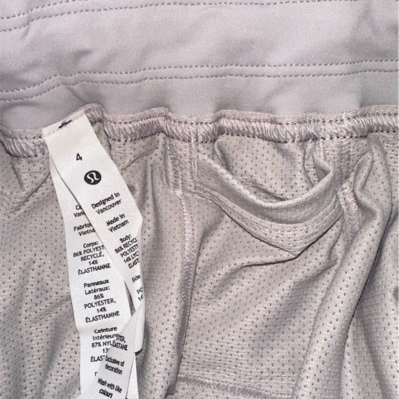 Lululemon Hotty Hot High-Rise Short
4" *Special Edition NWOT Size4 - Picture 11 of 12